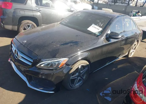 2018 Mercedes-Benz C 300 z USA, uszkodzony, nr VIN 55SWF4JB7JU252992